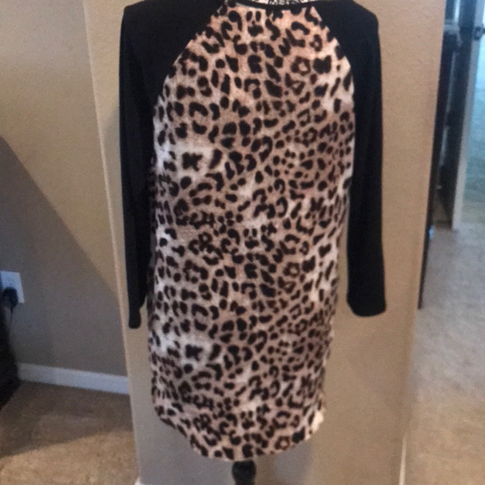 High/Low Leopard Top - Picture 3 of 3
